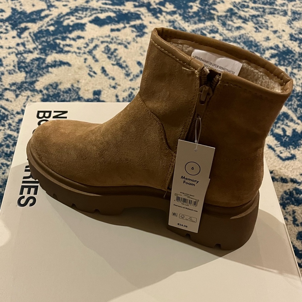 No Boundaries Women's Cozy Lug Sole Ankle Boots